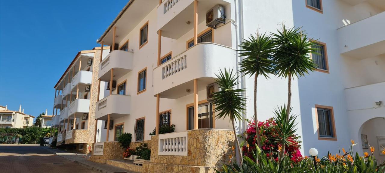 Apartamentos Cabrita Olhos de Agua  Dış mekan fotoğraf
